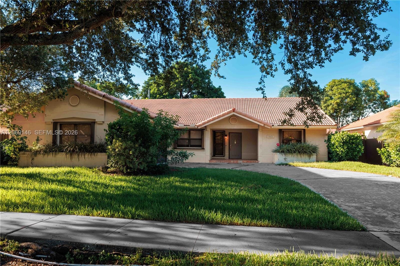15821 Huntridge Road, Davie, FL 33331