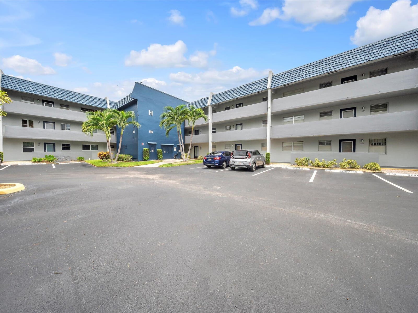 7807 GOLF CIR Drive 105, Margate, FL 33063 photo 4