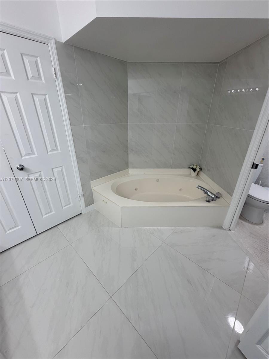 3500 Mystic Pointe Drive 405 — photo 10