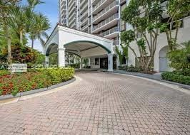 3640 Yacht Club Drive 908
