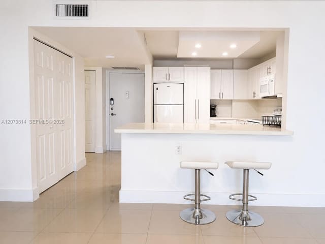 1865 S Ocean Drive 8I, Hallandale Beach, FL 33009