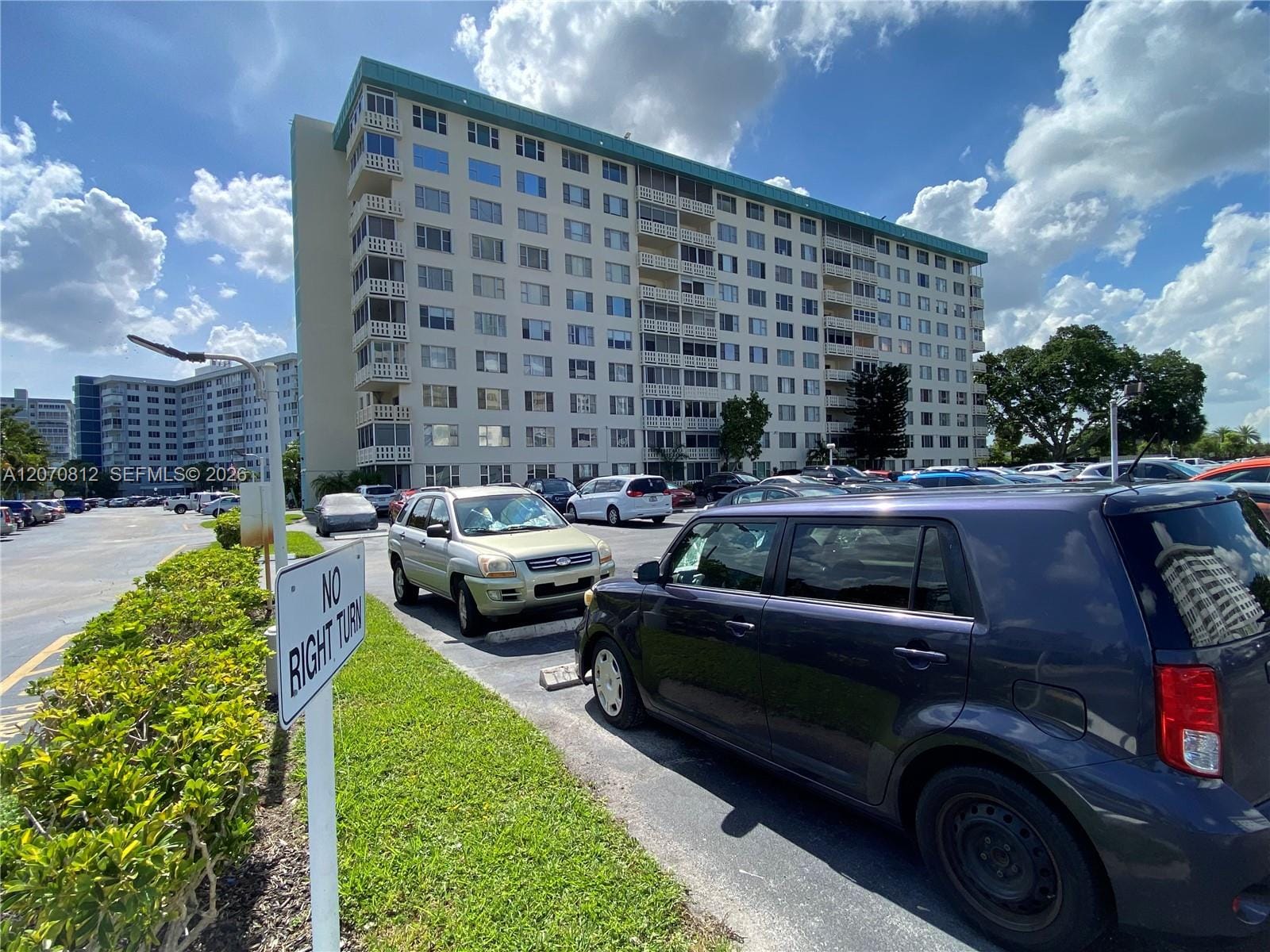 4330 Hillcrest Drive 1009, Hollywood, FL 33021 photo 2