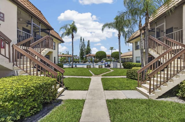 7262 GOLF COLONY Court 204, sold in Lucerne Lakes Golf Colony, Lake Worth, FL