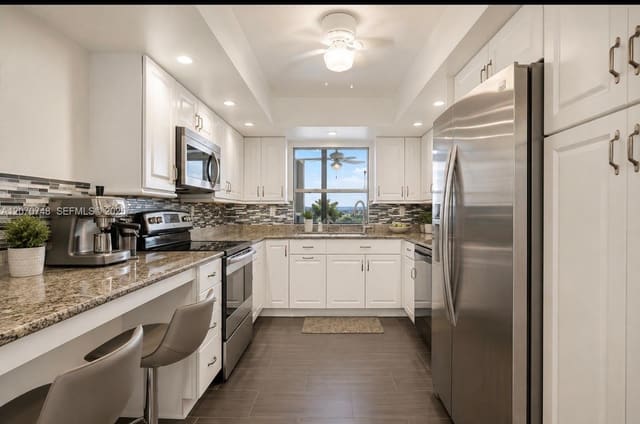 1000 Parkview Drive 715, Oceanview Park, Hallandale Beach, FL