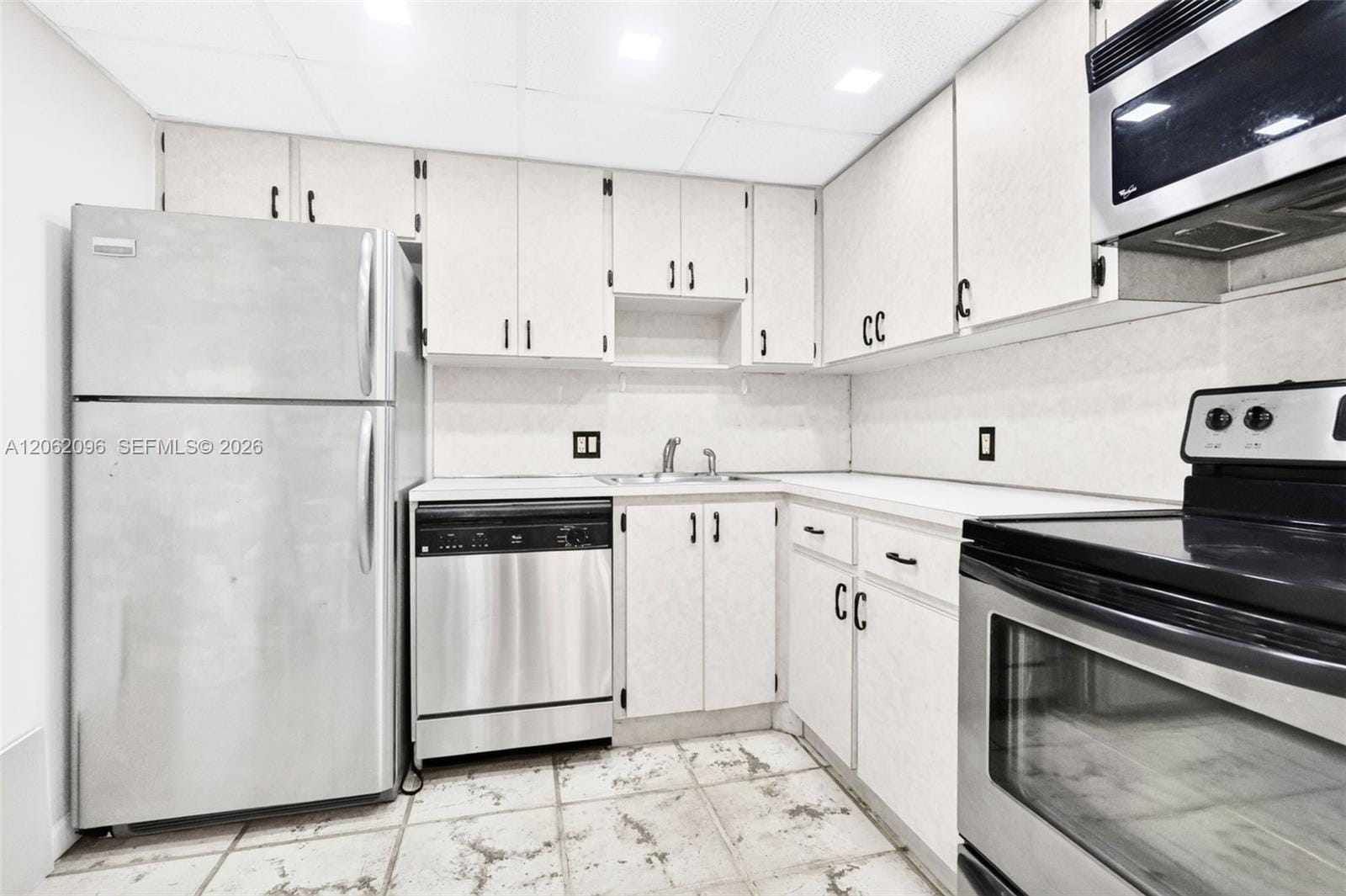 20335 W Country Club Drive 107 — photo 5