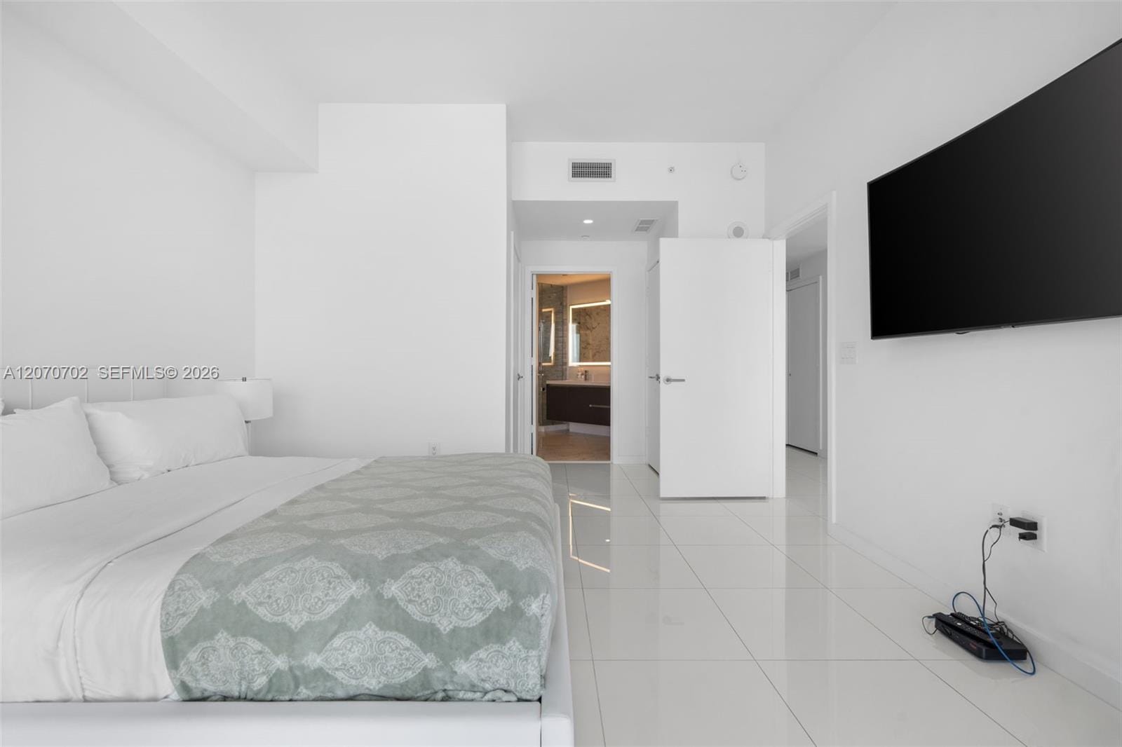 851 NE 1st Avenue 1610, Miami, FL 33132 photo 11
