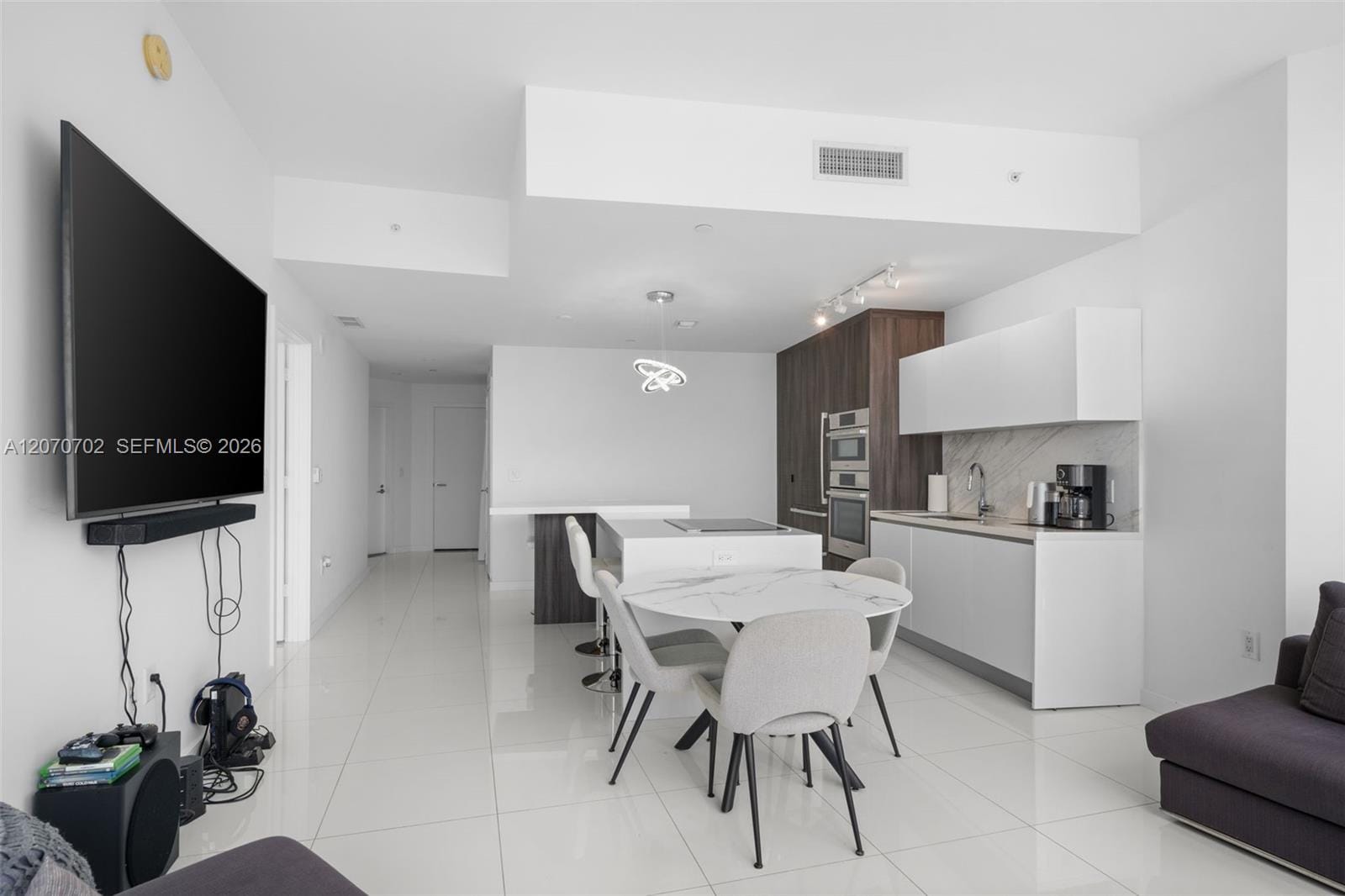 851 NE 1st Avenue 1610, Miami, FL 33132 photo 5