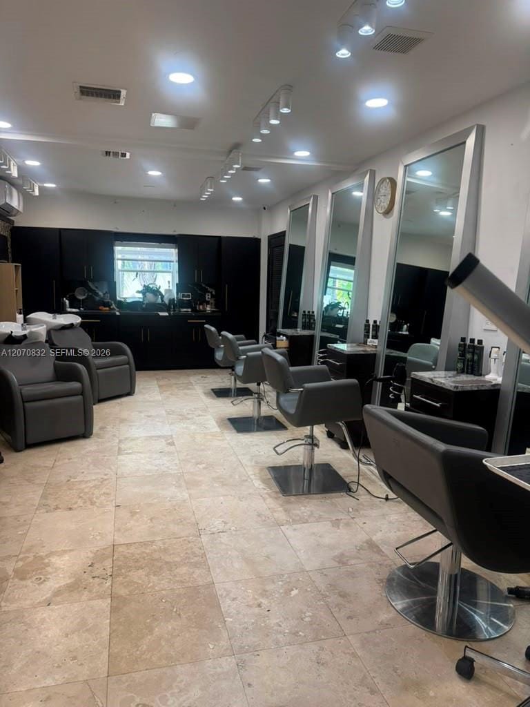 Beauty Salon SW Beauty Salon Near Coral Way — photo 2
