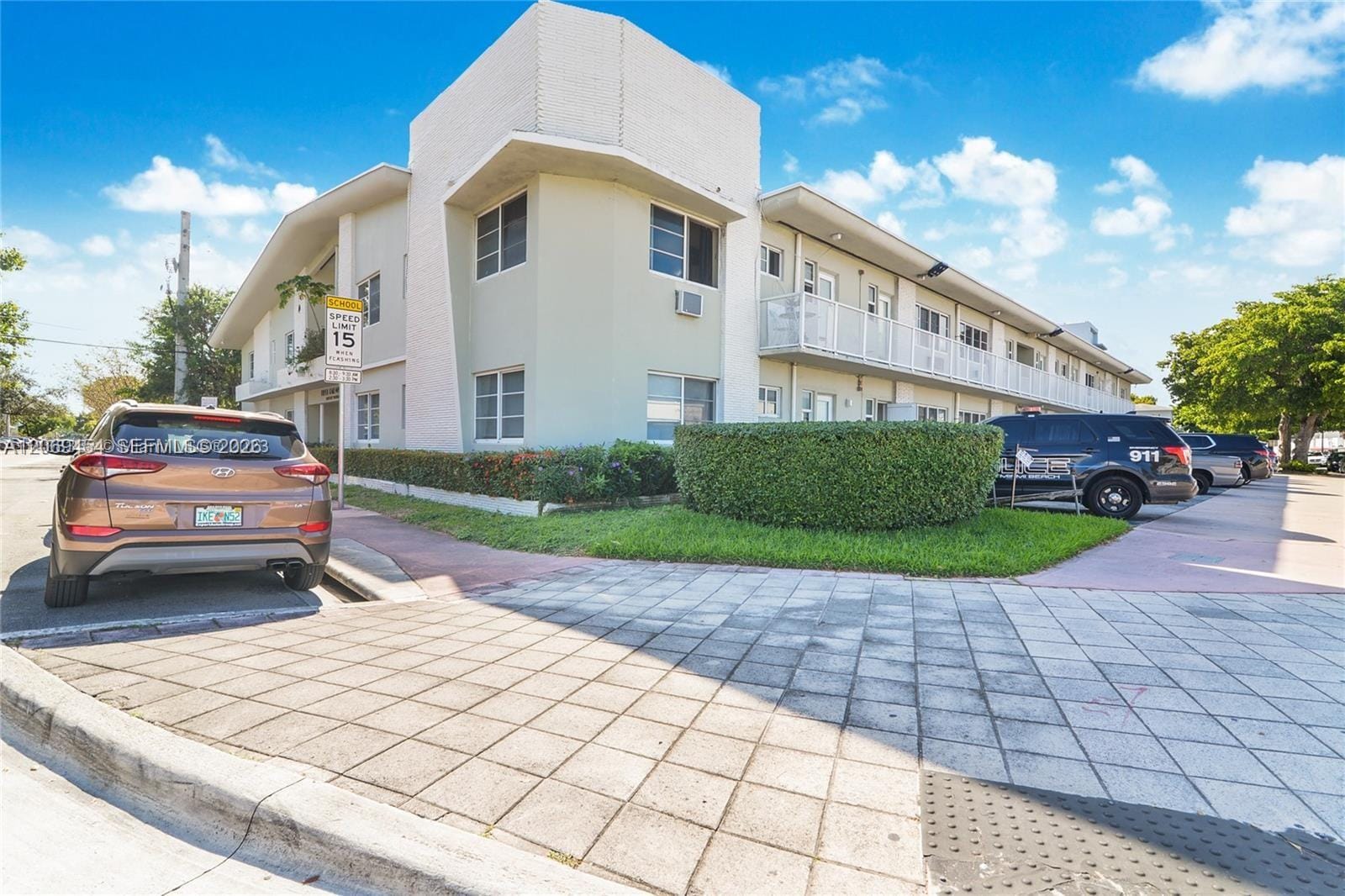 6930 Rue Versailles 18, Miami Beach, FL 33141