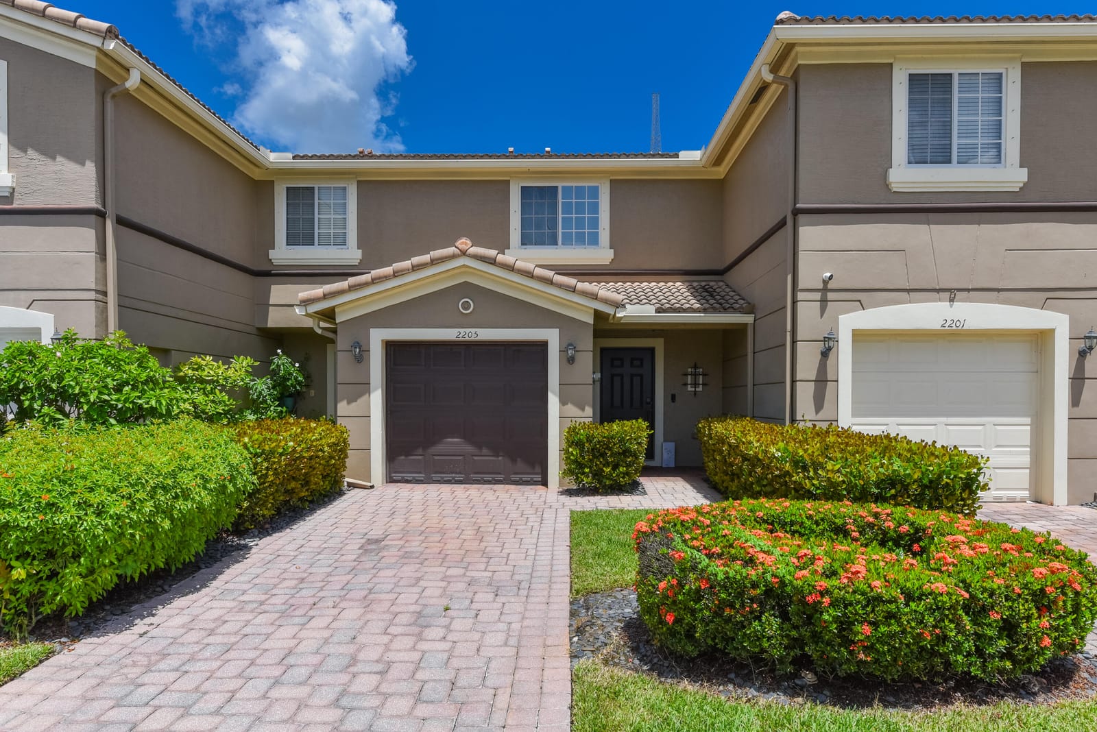 2205 SW MARSHFIELD Court 2205