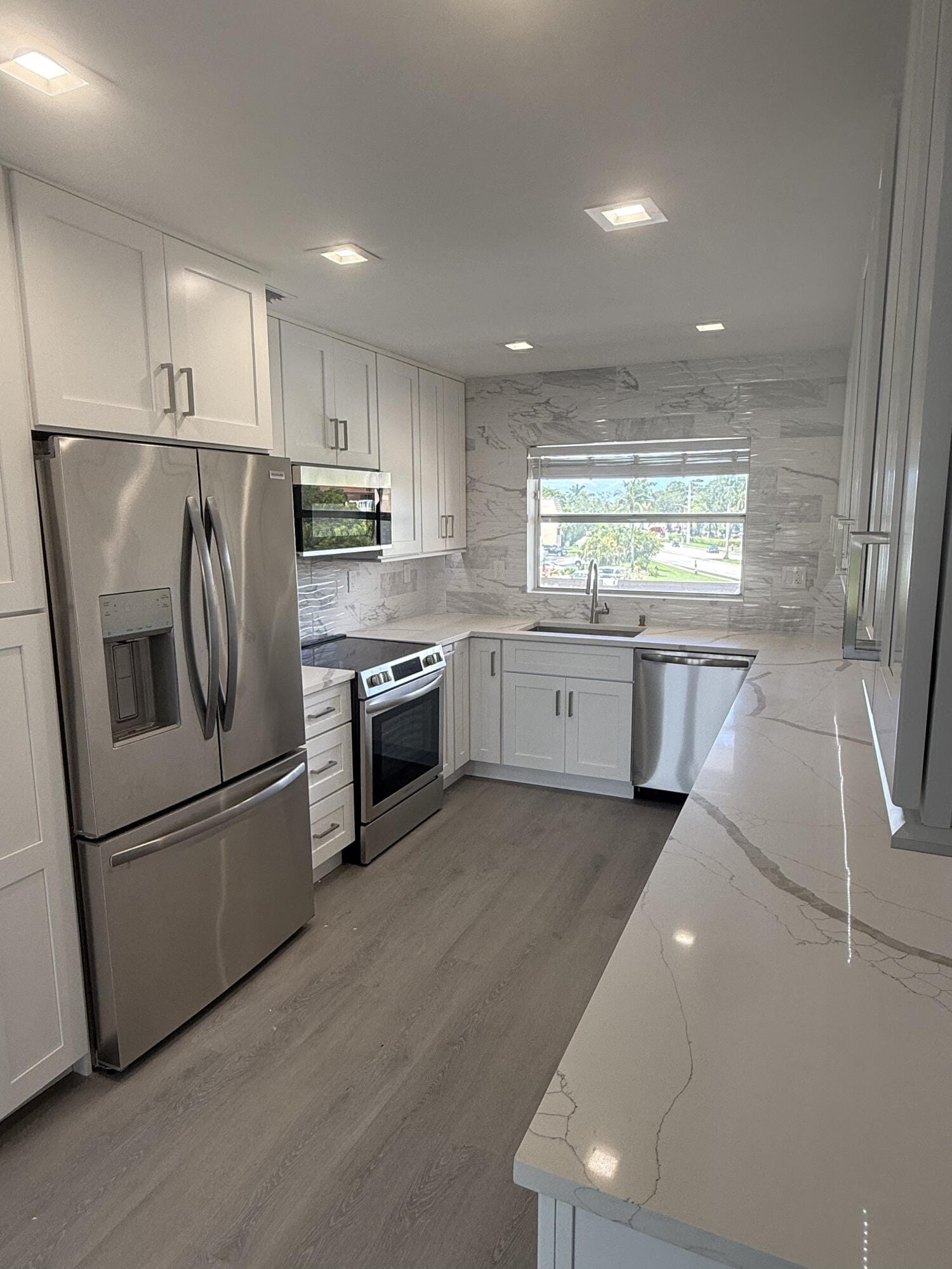 9300 Sunrise Lakes Boulevard 303 — photo 4