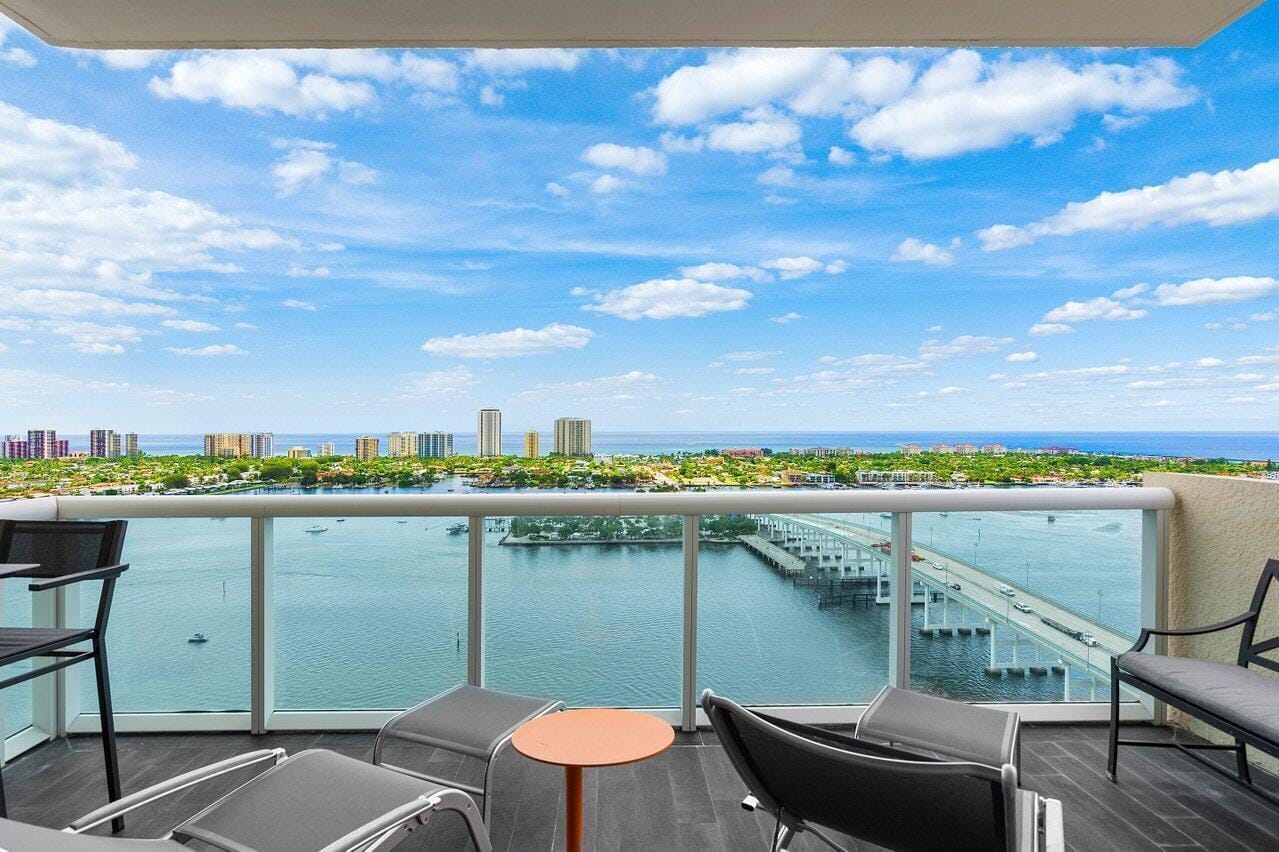 2640 Lake Shore Drive 2609