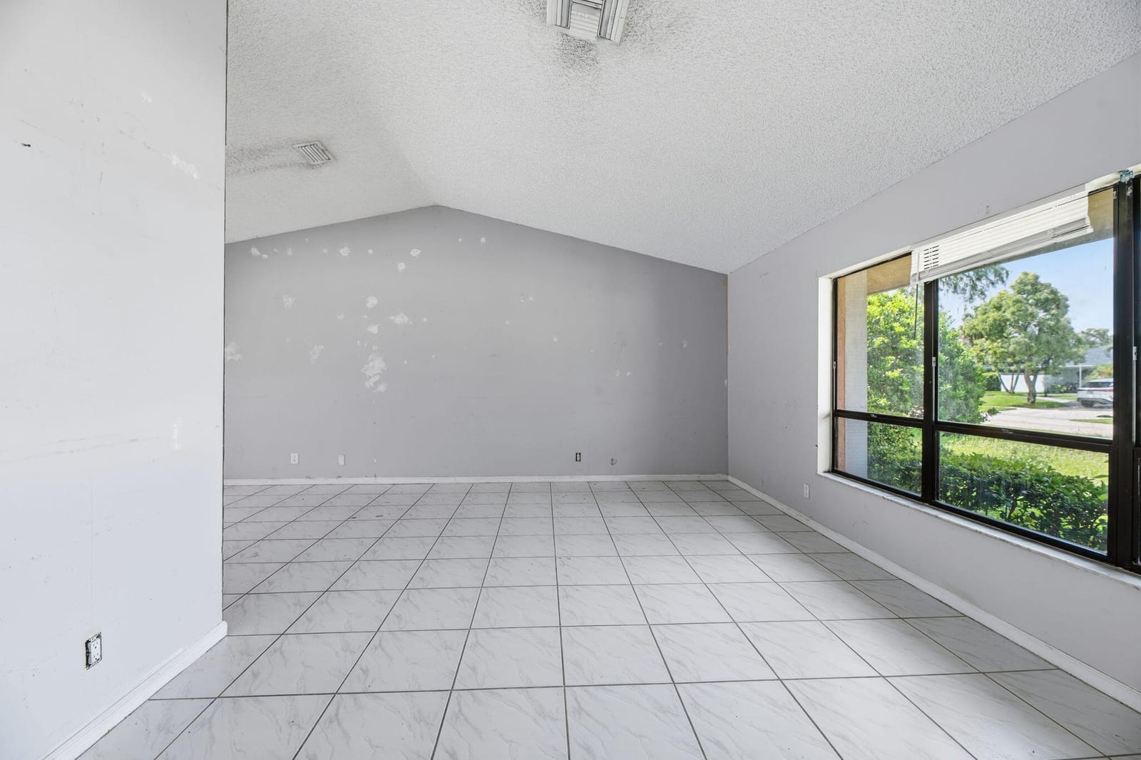 13581 Columbine Avenue — photo 9