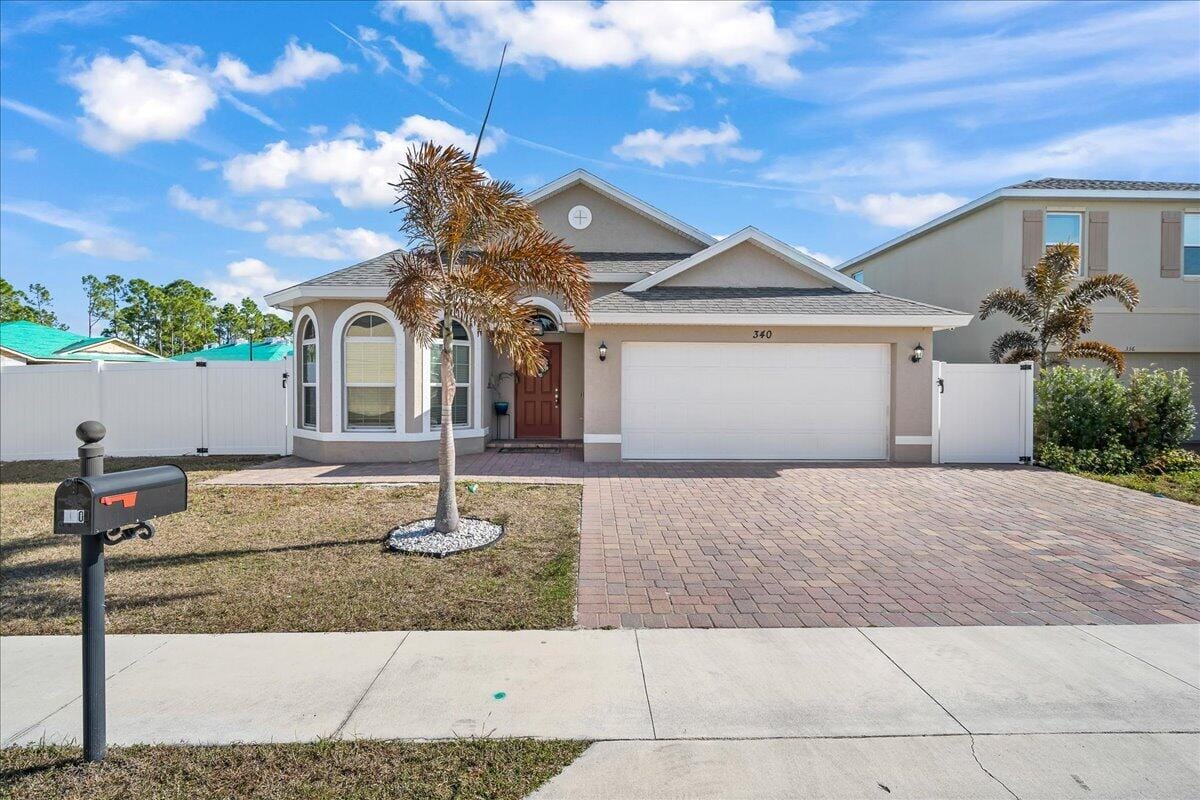 340 PALM BREEZES Drive — photo 2