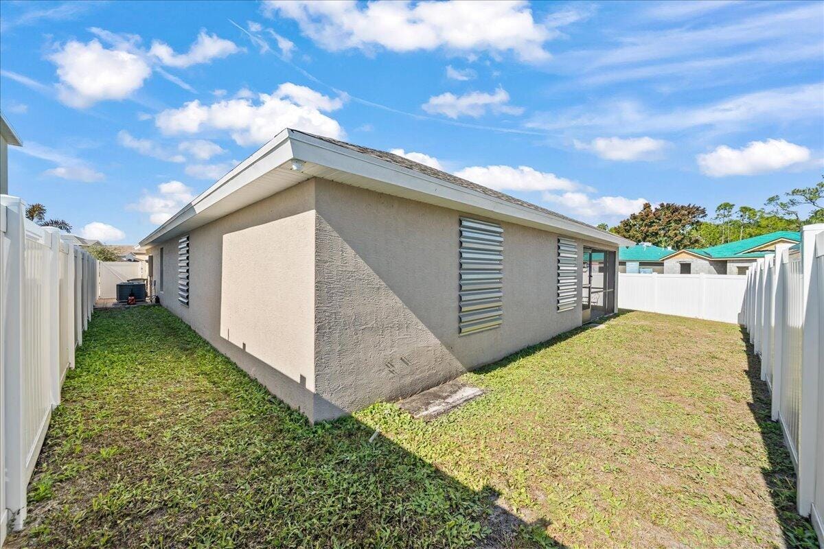 340 PALM BREEZES Drive, Fort Pierce, FL 34945 photo 24