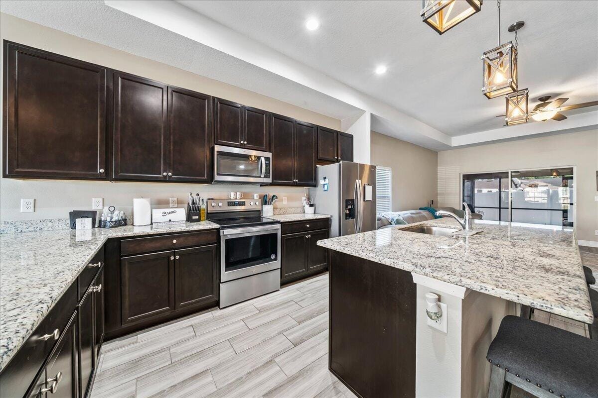 340 PALM BREEZES Drive — photo 4