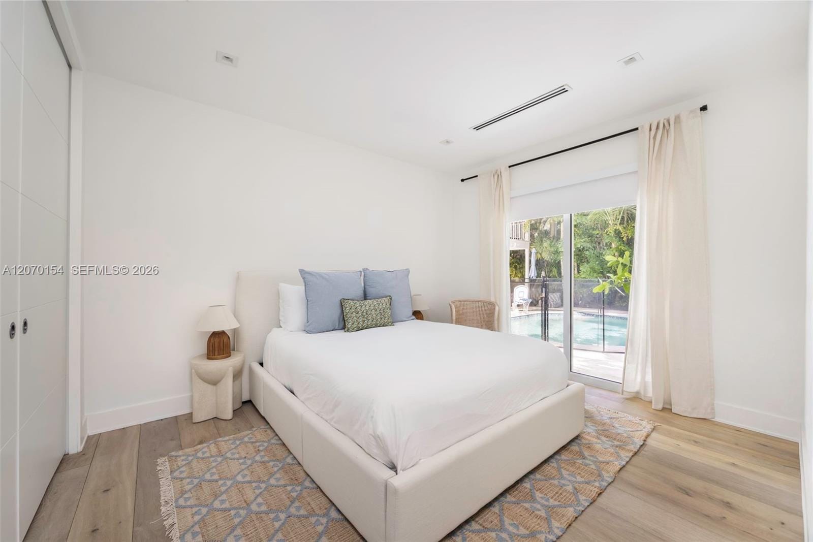 1015 Bayamo Avenue — photo 2