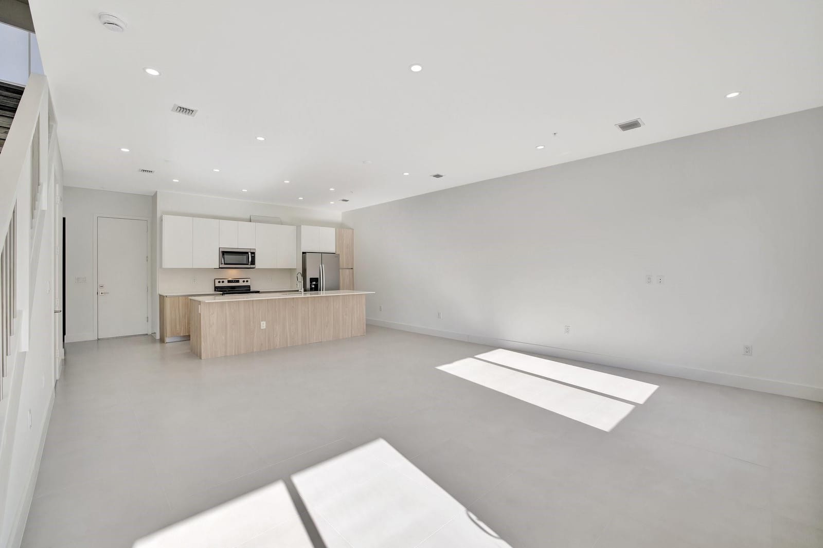 4208 NE 7TH Terrace — photo 4