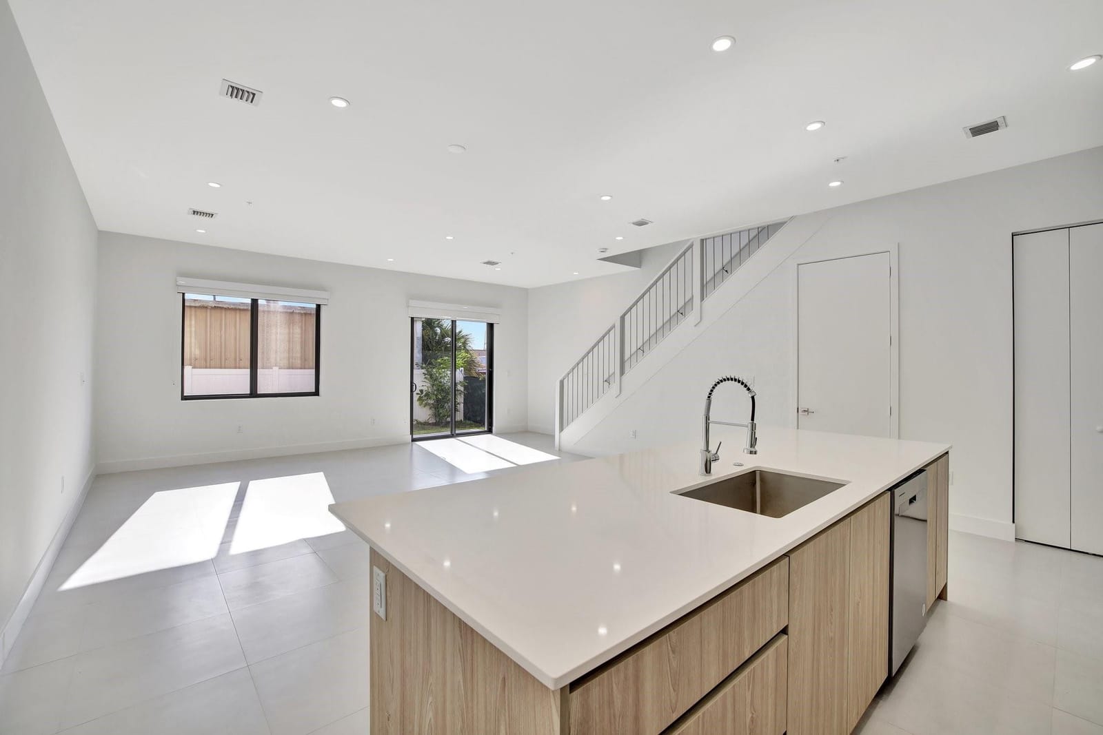 4208 NE 7TH Terrace — photo 5