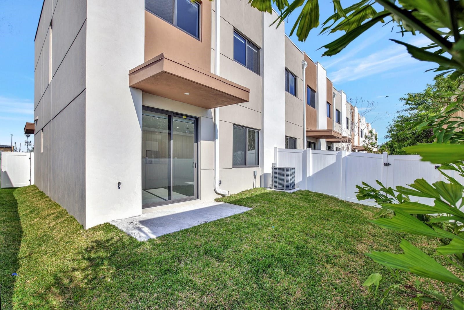 4208 NE 7TH Terrace — photo 9