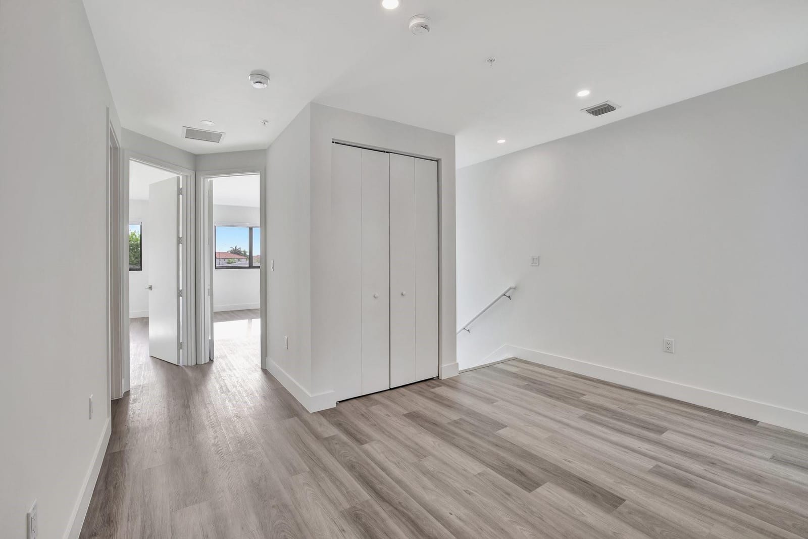 4208 NE 7TH Terrace — photo 12