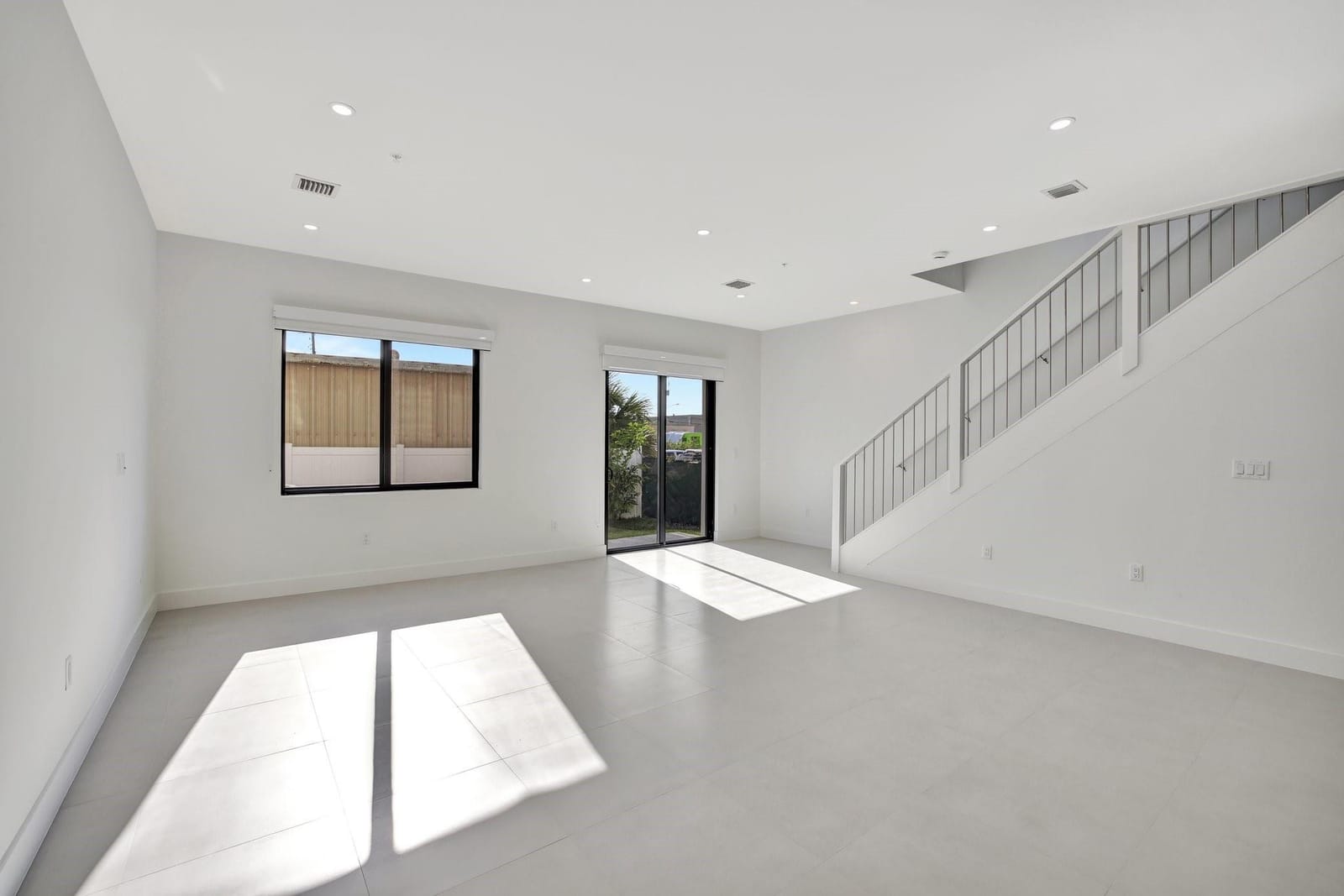 4208 NE 7TH Terrace — photo 3