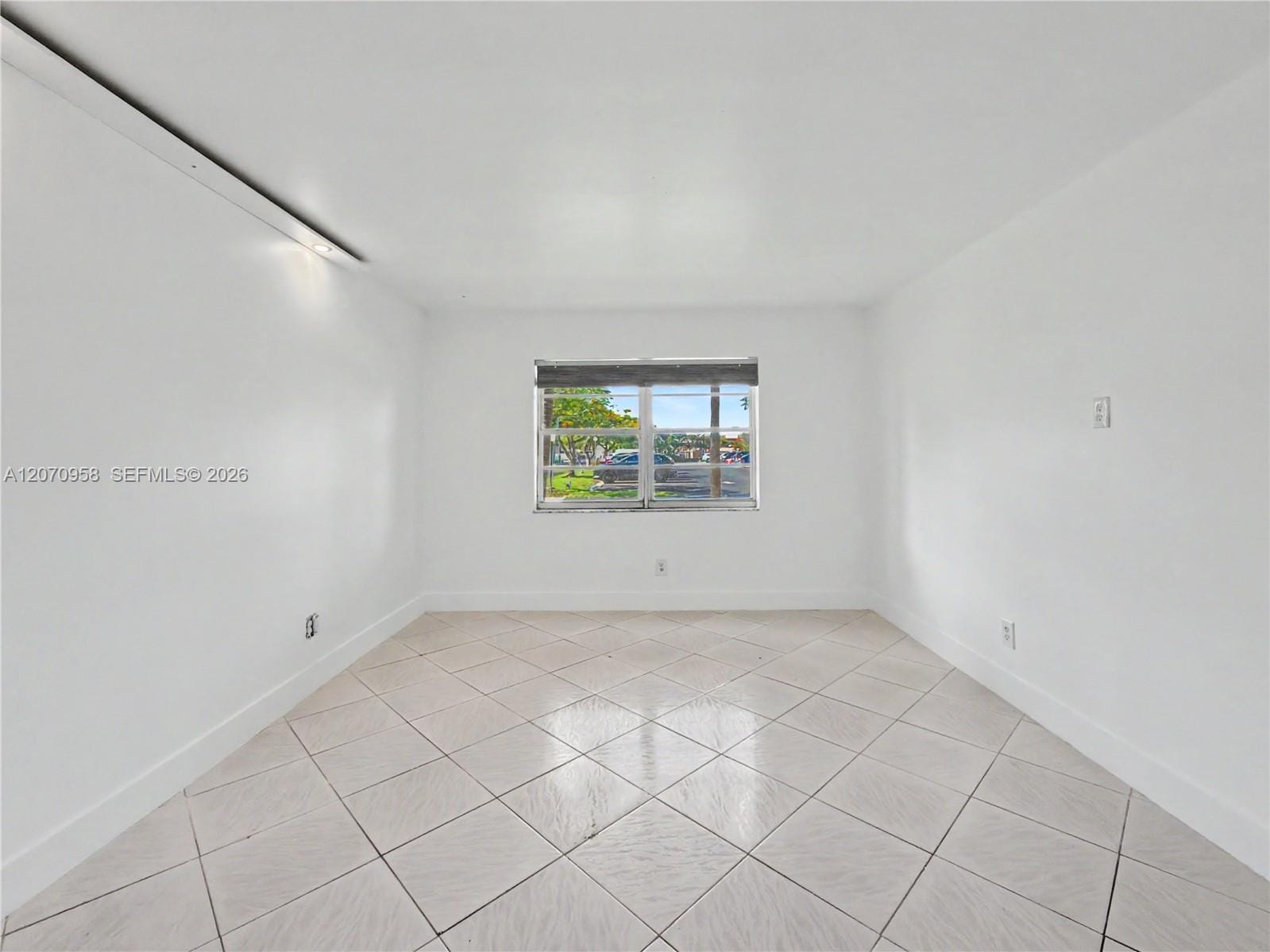 8411 NW 8th Street 102, Miami, FL 33126 photo 15