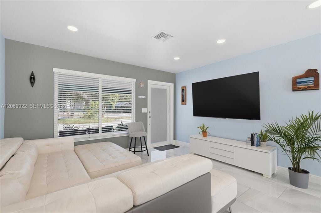 1580 NE 34th Street — photo 5