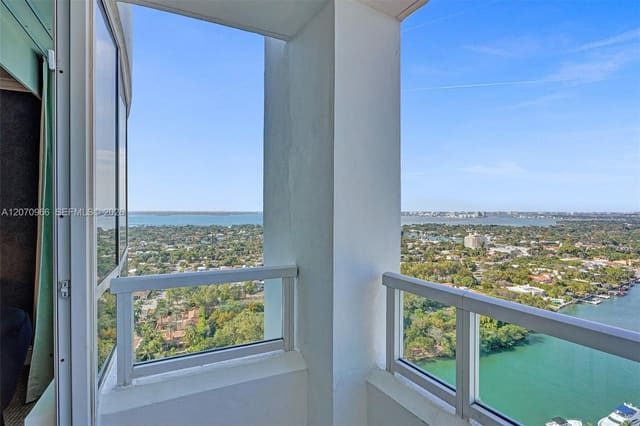 4401 Collins Avenue 2915, Miami Beach, FL 33140