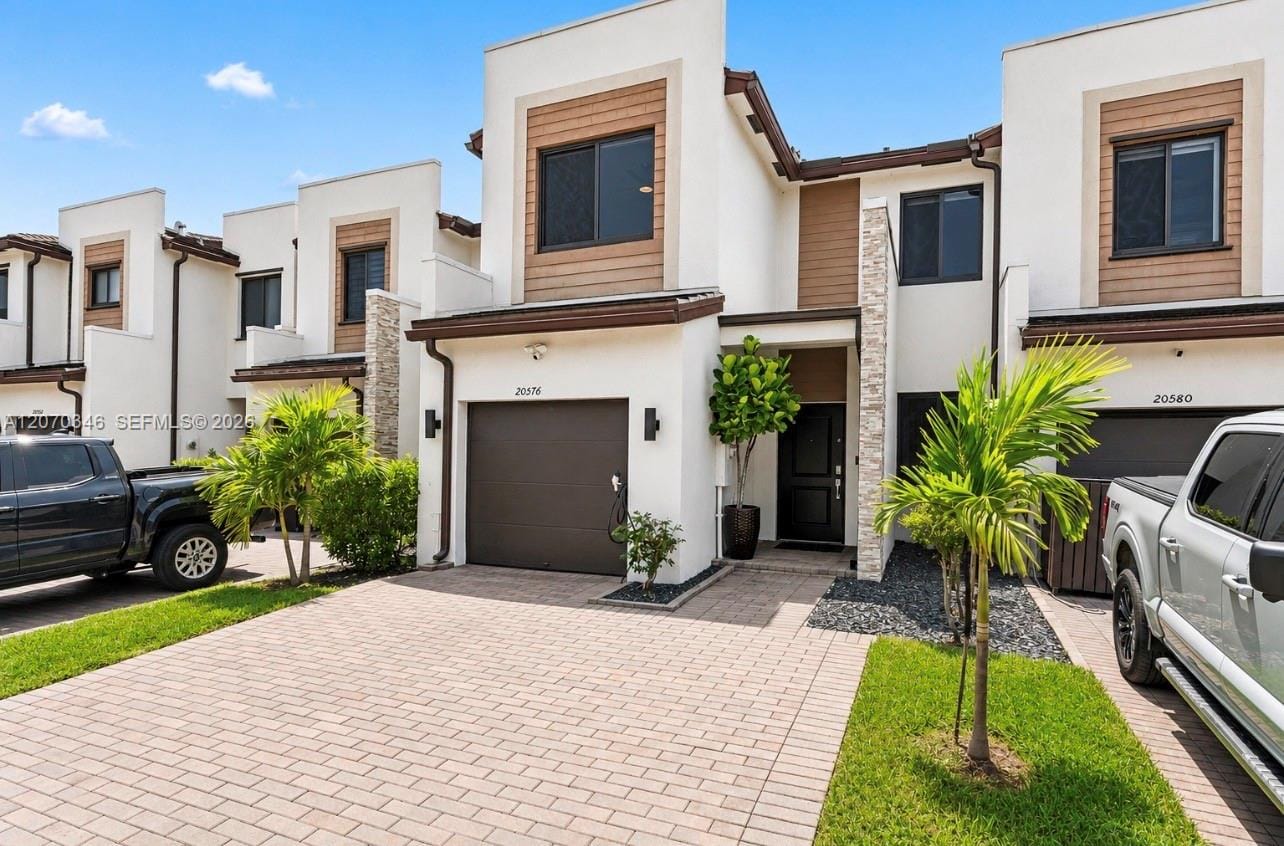 20576 NE 5th Place, Miami, FL 33179 photo 2