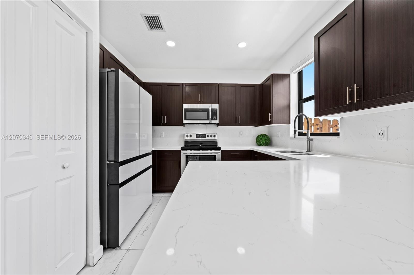 20576 NE 5th Place, Miami, FL 33179 photo 9