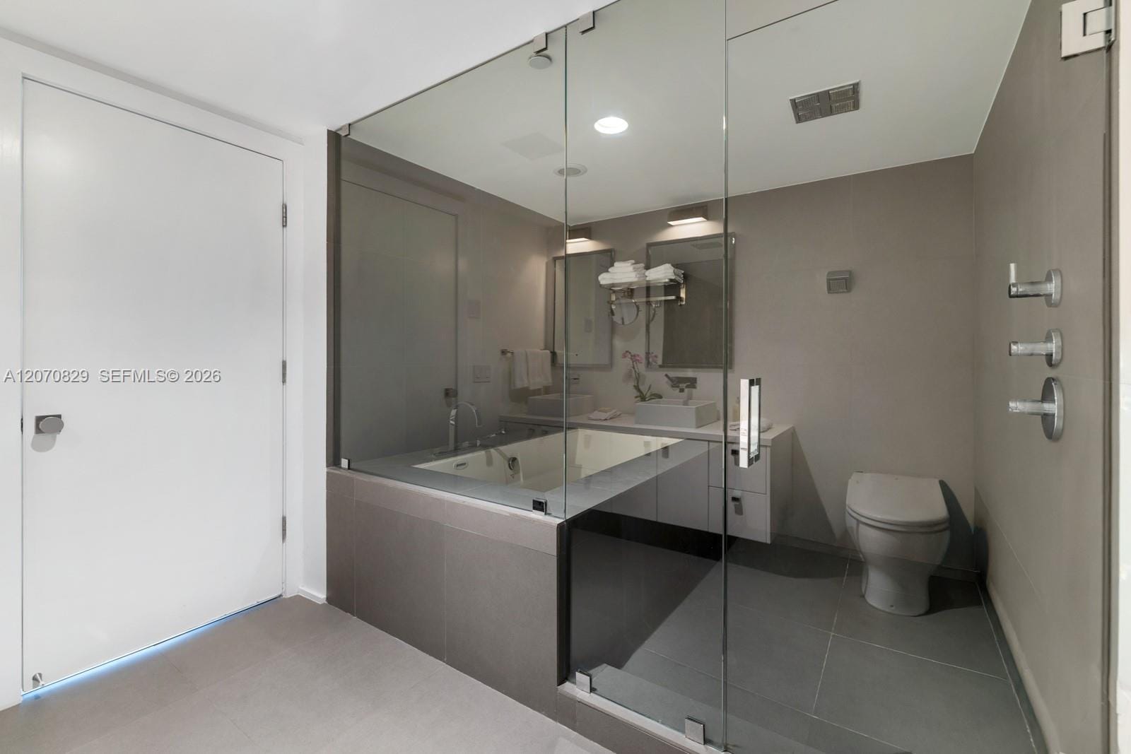 5875 Collins Avenue 1102, Miami Beach, FL 33140 photo 17