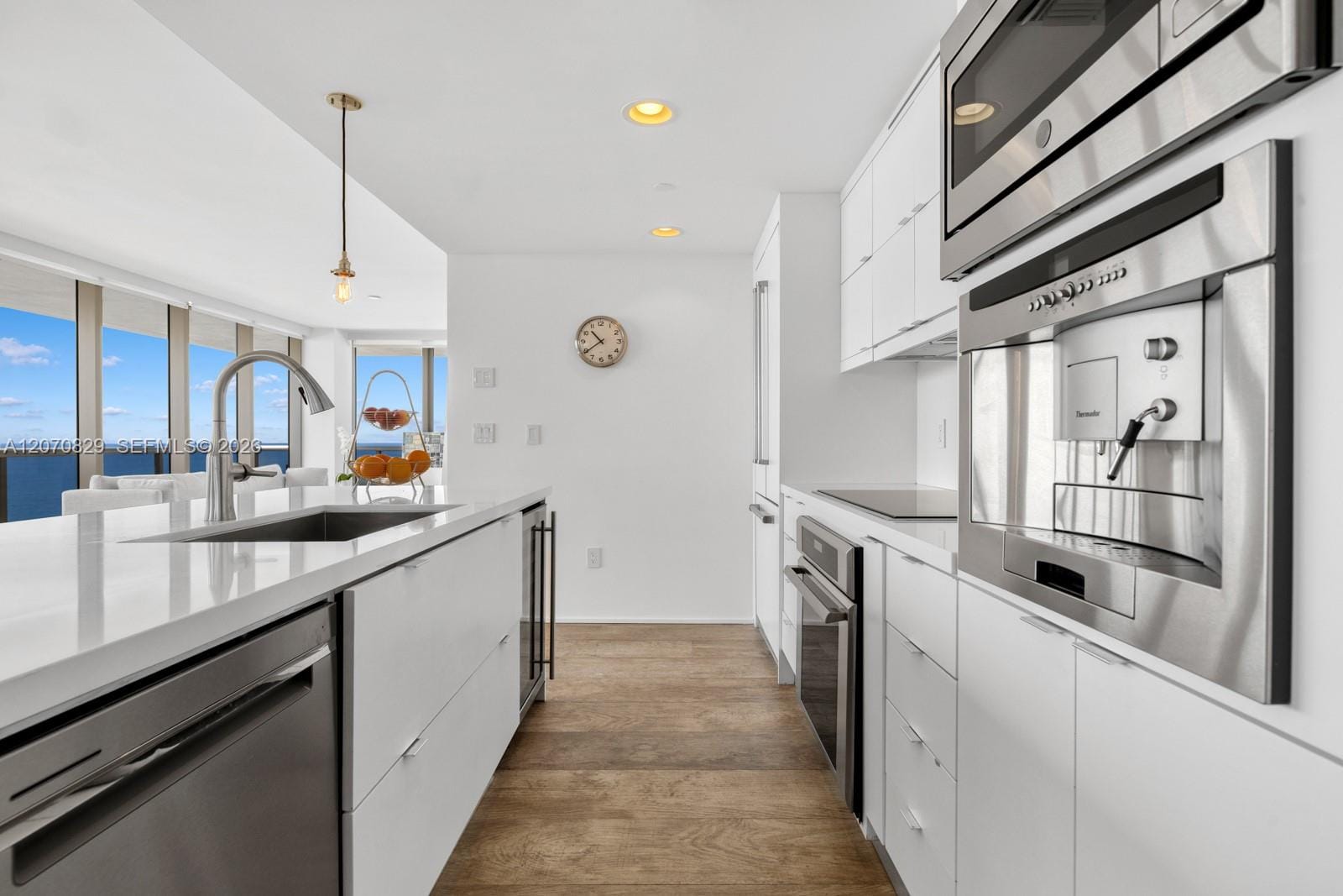 5875 Collins Avenue 1102 — photo 10