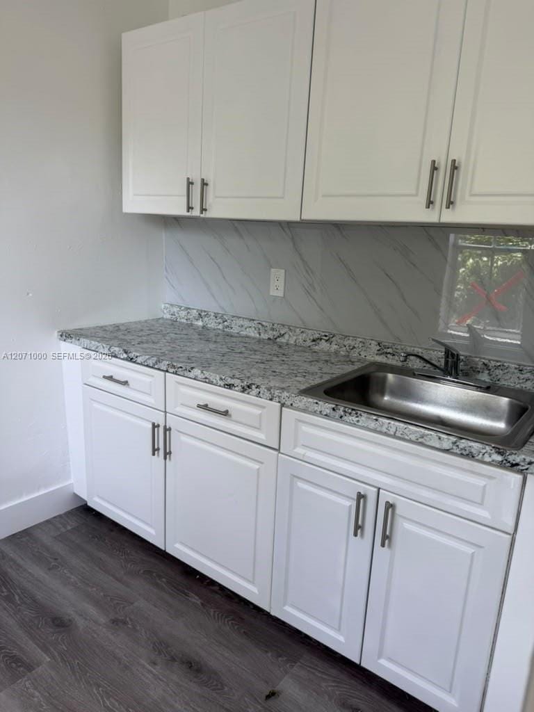 1236 NW 28th Street 4 — photo 2