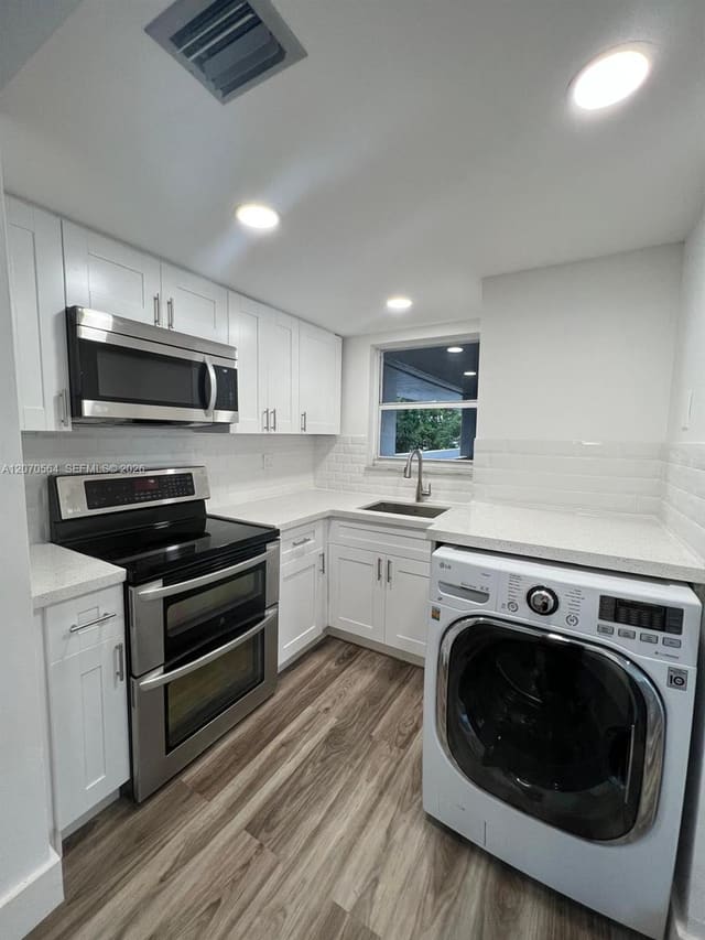 310 Fontainebleau Boulevard 204, Miami, FL 33172