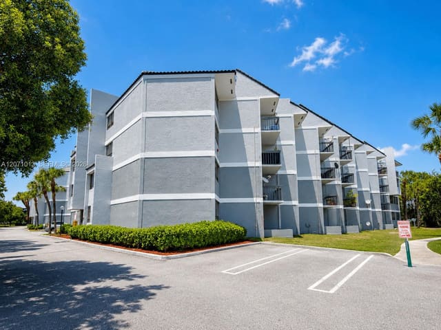 1820 N Congress Avenue 305, West Palm Beach, FL 33401
