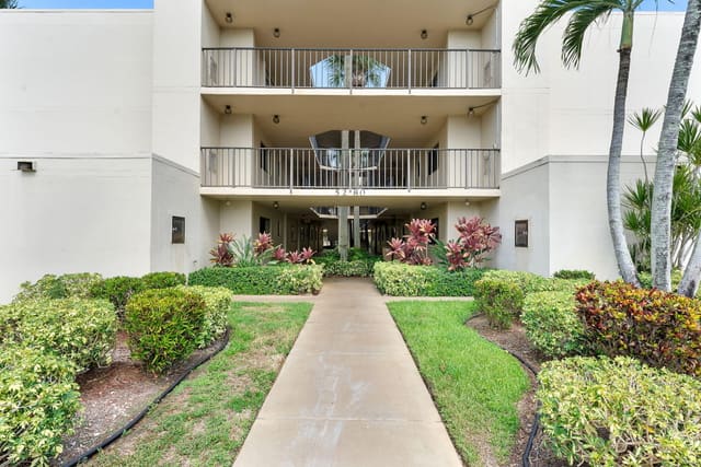 5280 Las Verdes Circle 124, Delray Beach, FL 33484