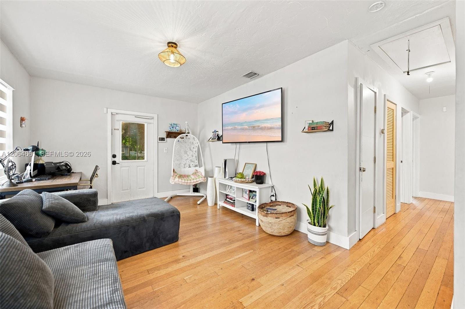 240 Carlisle Drive — photo 5