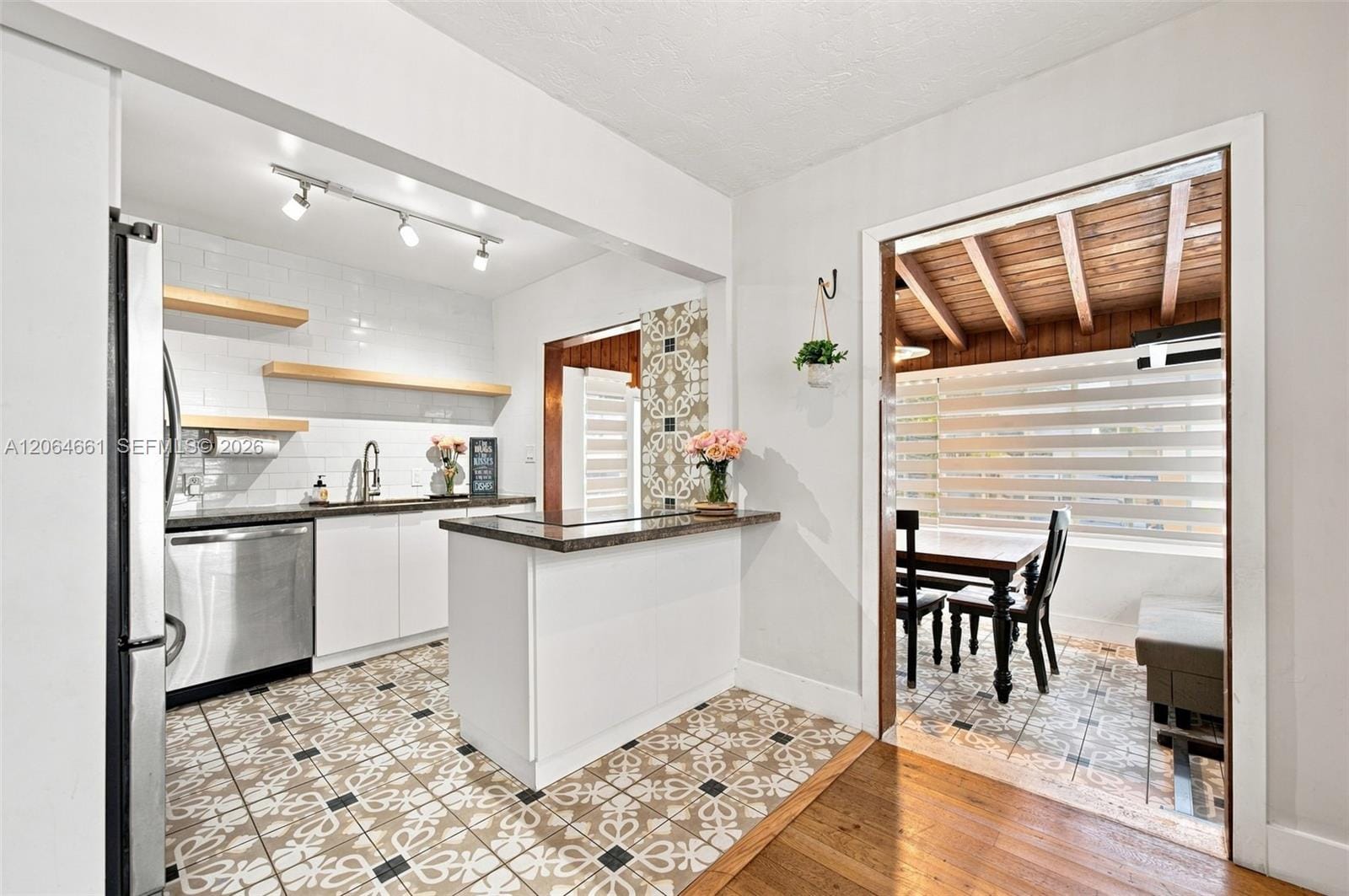 240 Carlisle Drive — photo 7