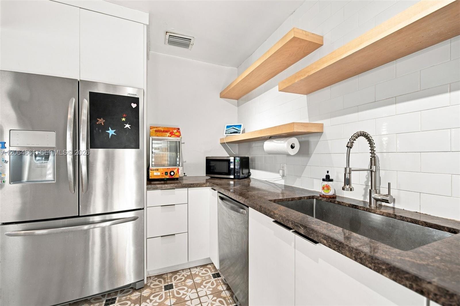 240 Carlisle Drive — photo 9