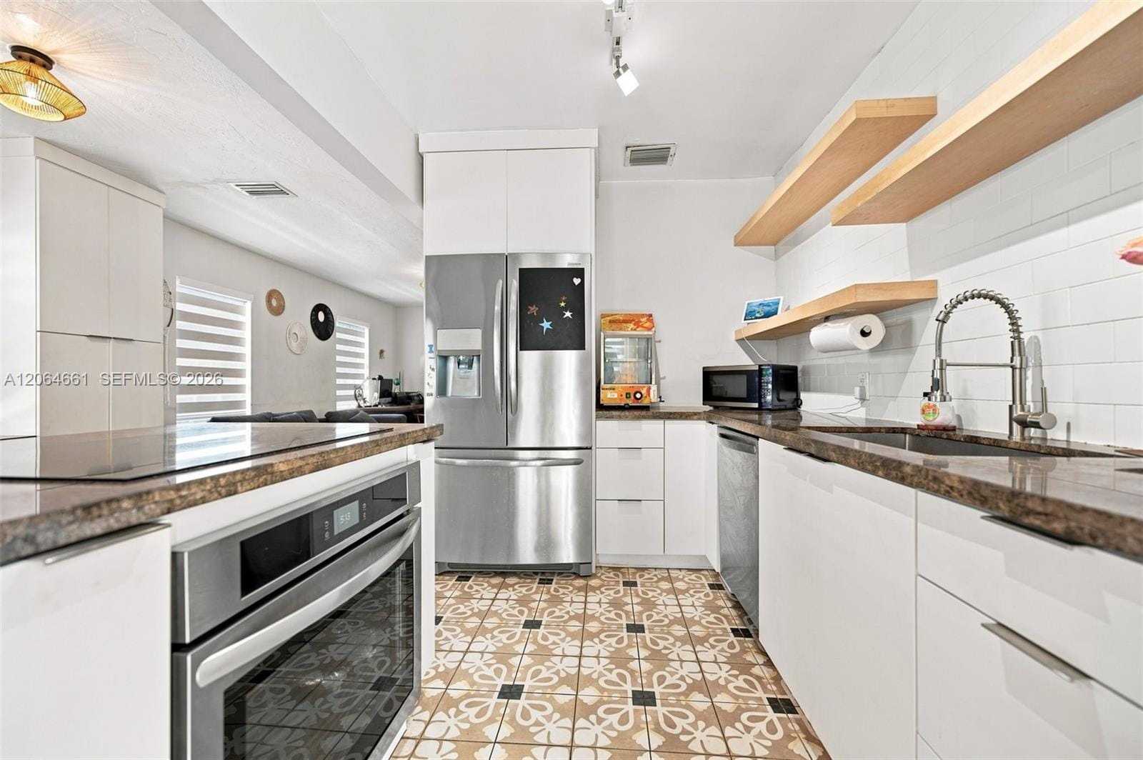 240 Carlisle Drive — photo 10