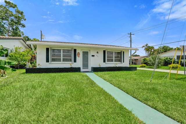 4900 NW 27 Terrace, Tamarac Lakes South, Tamarac, FL