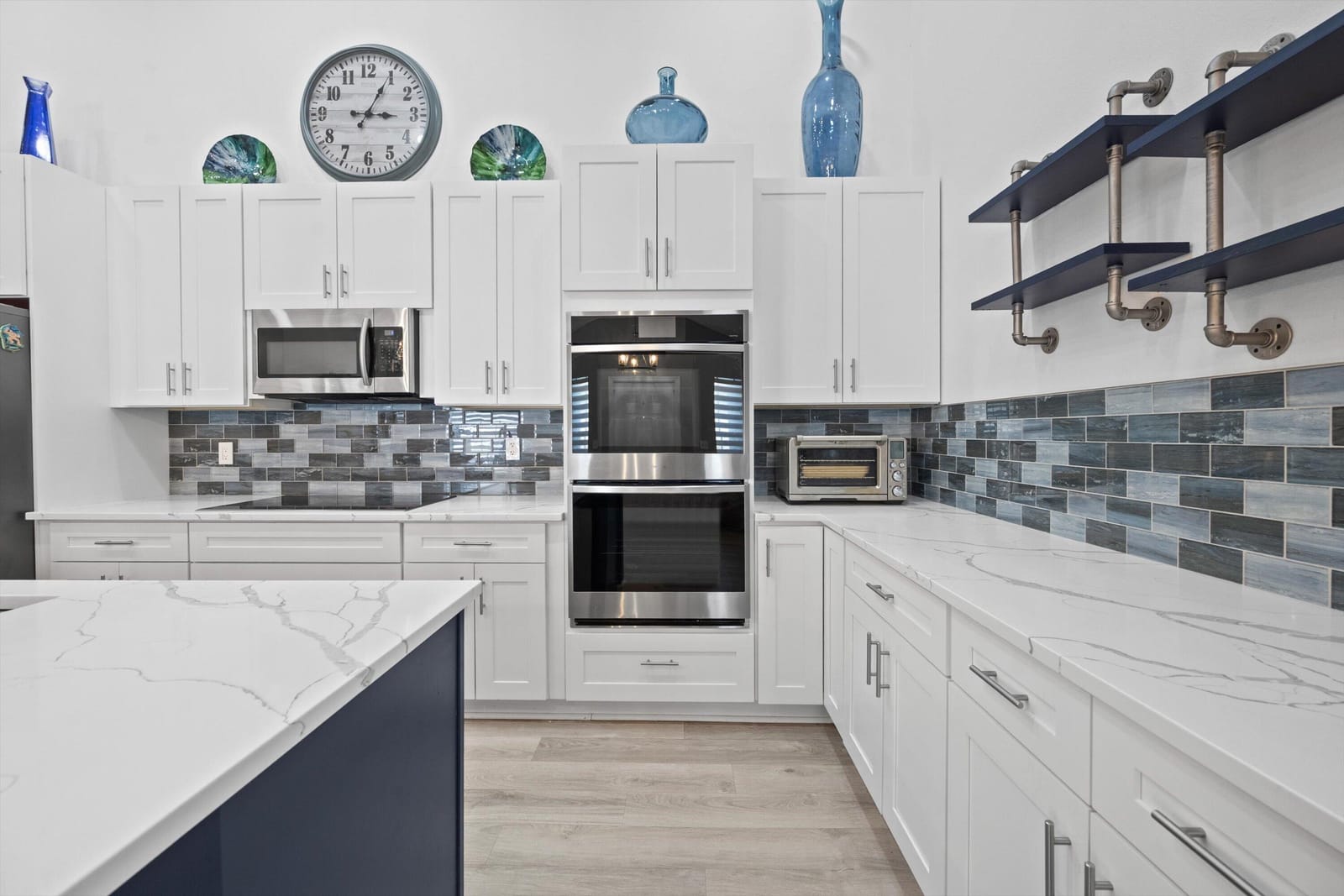 10761 PELICAN Drive — photo 3