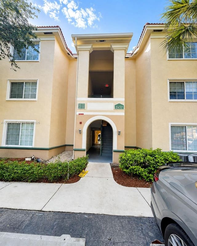 2457 Centergate Drive 203, Miramar, FL 33025