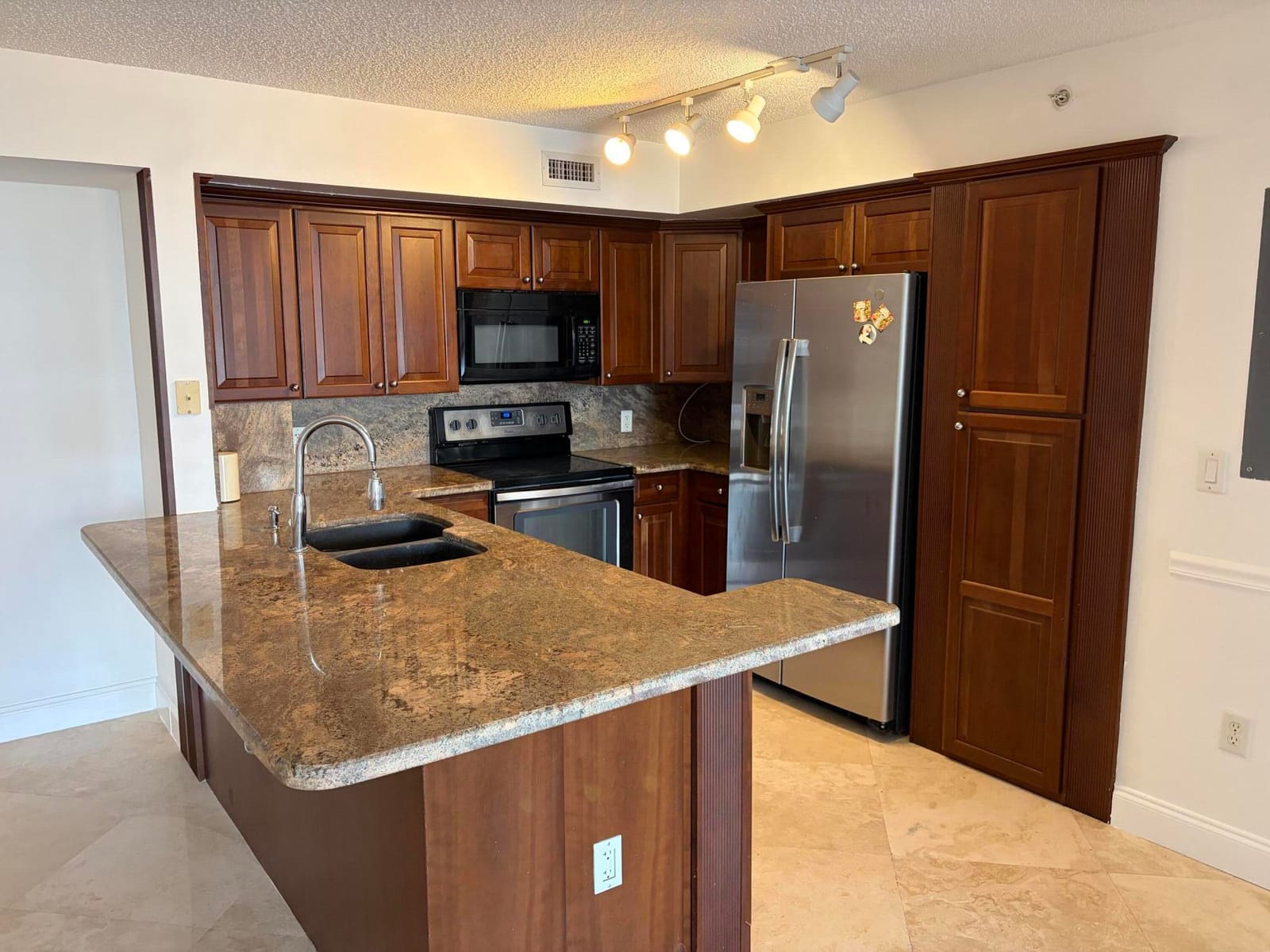 1801 N FLAGLER Drive 821