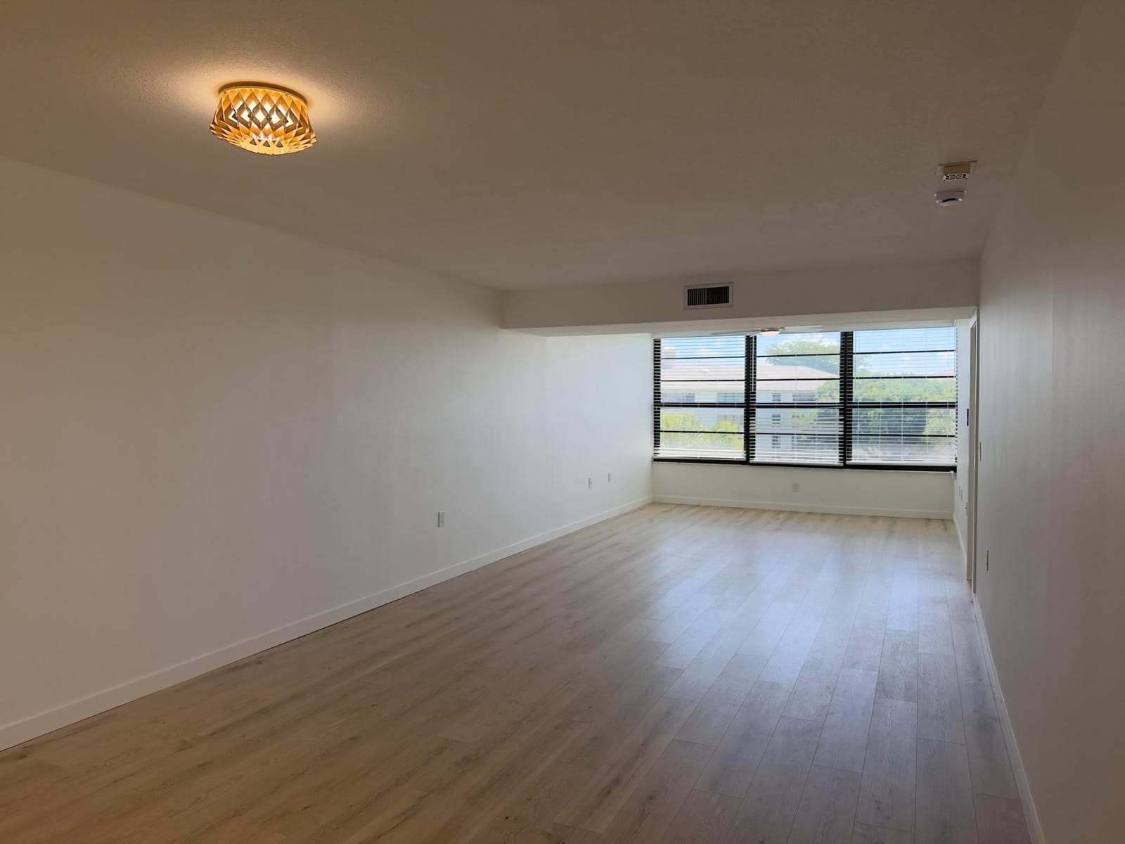 3710 WHITEHALL Drive 404 — photo 2