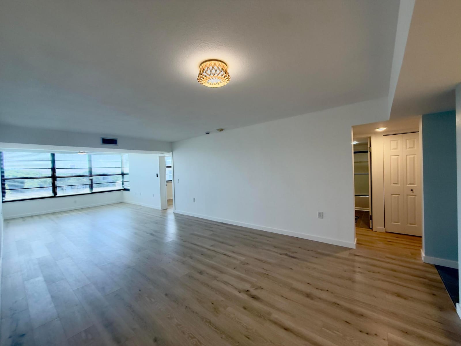 3710 WHITEHALL Drive 404 — photo 3