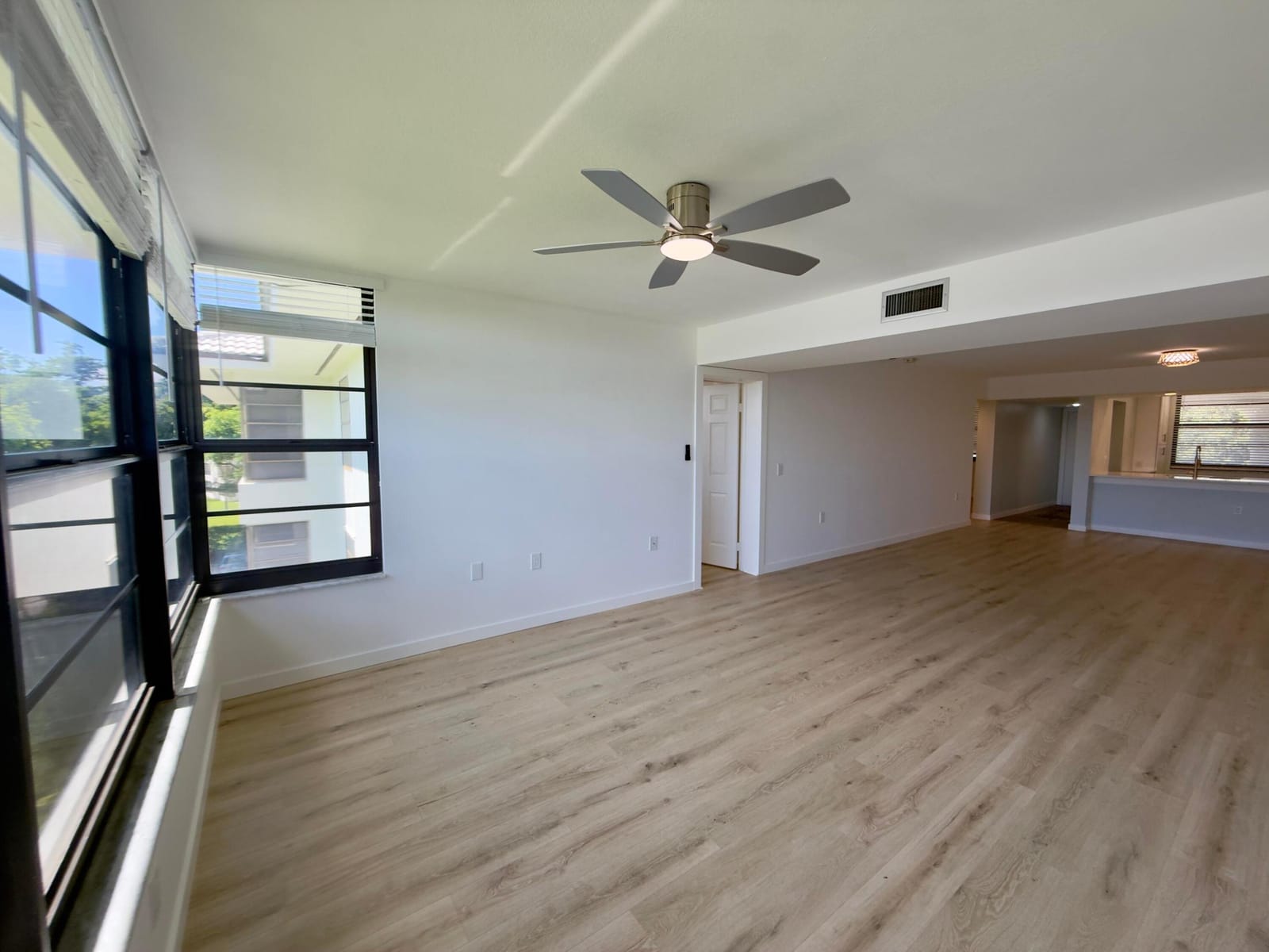 3710 WHITEHALL Drive 404 — photo 4