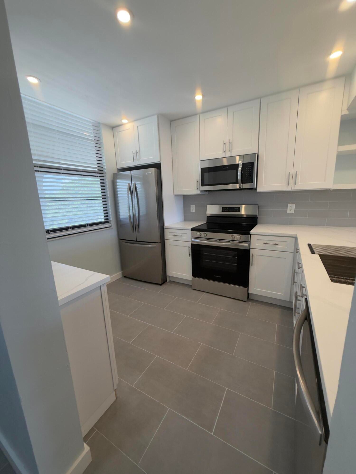3710 WHITEHALL Drive 404 — photo 8