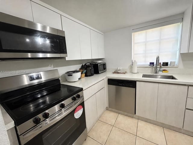8500 SW 109th Avenue 6-220, Courtyards At Kendall, Miami, FL